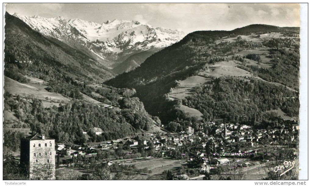 CPA 38 ALLEVARD LES BAINS VUE GENERALE ET LE GLEYZIN AU PREMIER PLAN LE TOUR DU TREUIL - Allevard