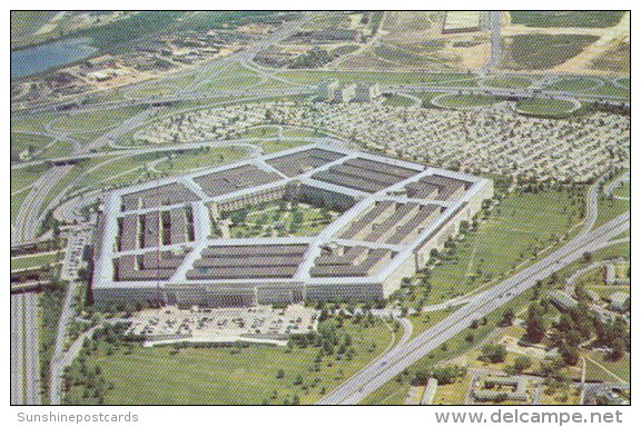 A City In Itself The Pentagon Arlington Virginia - Arlington