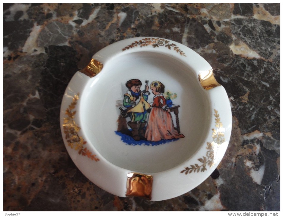 Petit Cendrier  Porcelaine De Limoges - Porcellana