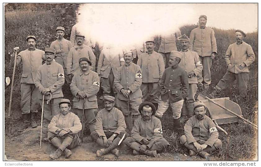 Thème:  Guerre 14/18. Carte Photo .A Identifier Régiments.Cantonnement.B Lessés.Matériels.Divers . Croix Rouge - War 1914-18