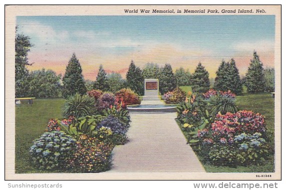 World War Memorial In Memorial Park Grand Island Nebraska - Grand Island