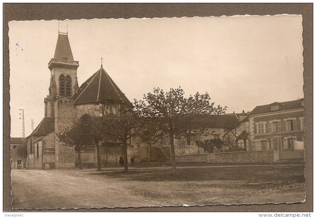 78 CHANTELOUP  PLACE DE LA REPUBLIQUE   BON ETAT TIMBREE ECRITE VOIR LES 2 SCANS - Chambourcy