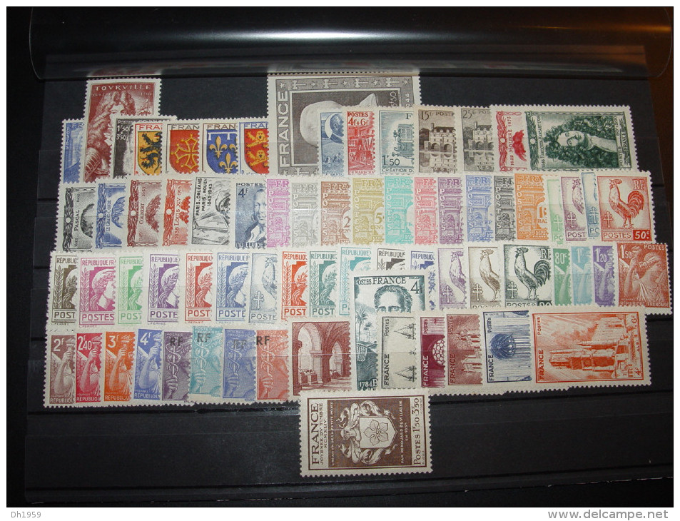 ANNEE COMPLETE FRANCE 1944 NSC **  70 TIMBRES YT 599 - 668  ( YEAR SET JAHRGANG ) - 1940-1949