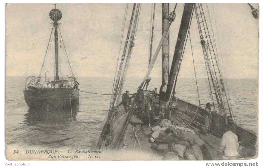 Dunkerque Ravitaillement D'un Bateau Feu - Dunkerque