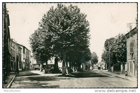 42 SAINT GERMAIN LAVAL / Place De La Genetine, Monument Aux Morts / - Saint Germain Laval