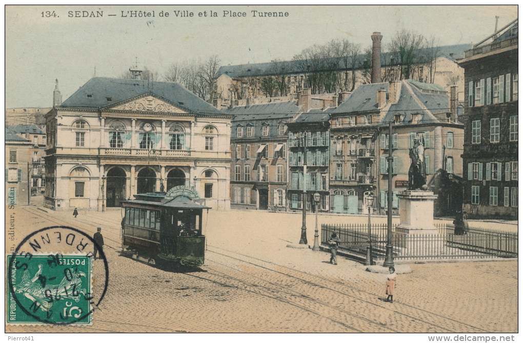 SEDAN - L'Hôtel De Ville Et La Place Turenne (animation Tramway) - Sedan