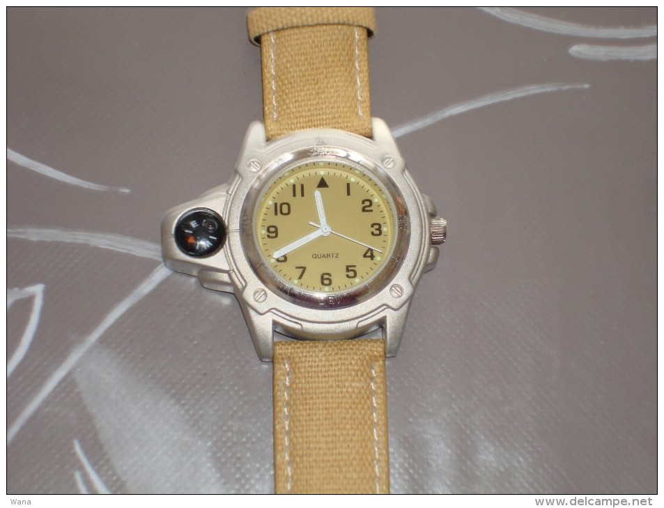 Montre Modèle Désert Avec Bracelet Sable Et Boussole - Watches: Modern