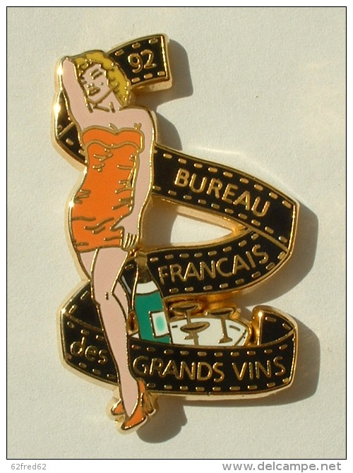 PIN'S PIN'UP MARILYN MONROE ROBE ORANGE - BUREAU FRANCAIS DES VIN - ARTHUS BERTRAND - Pin-ups