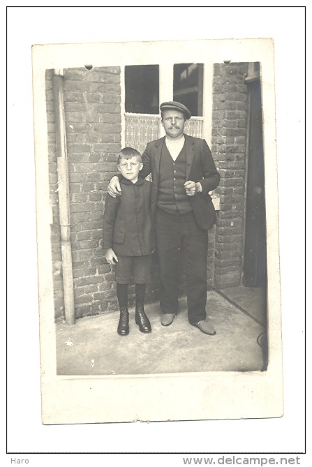 Photo Carte - CHAPELLE  ( Lessines) Papa Omer Et Son Fils  En 1922  (Y320)sf100 - Lessines