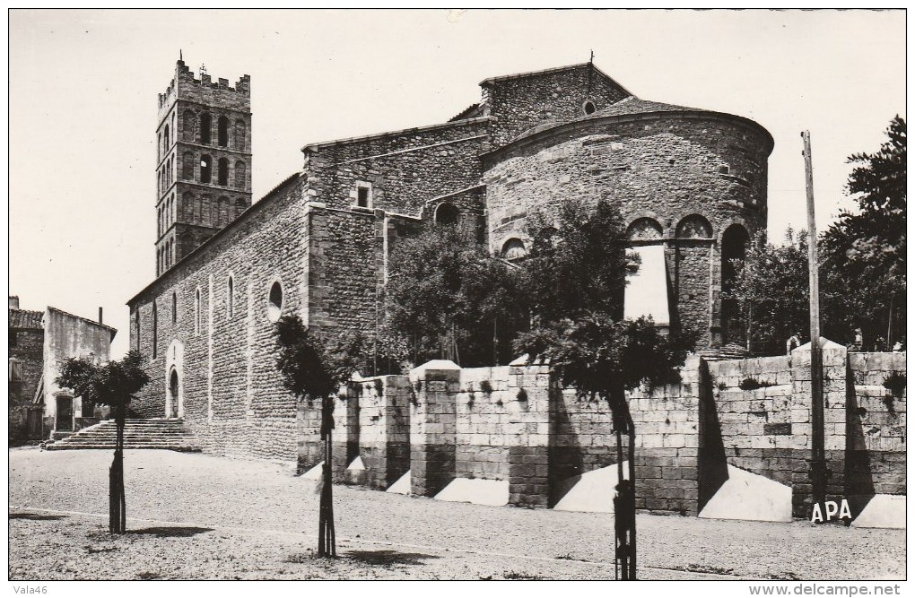 ELNE (Pyrénées Orientales) - L'Eglise Vue Du Plateau - Le Cloître - Elne