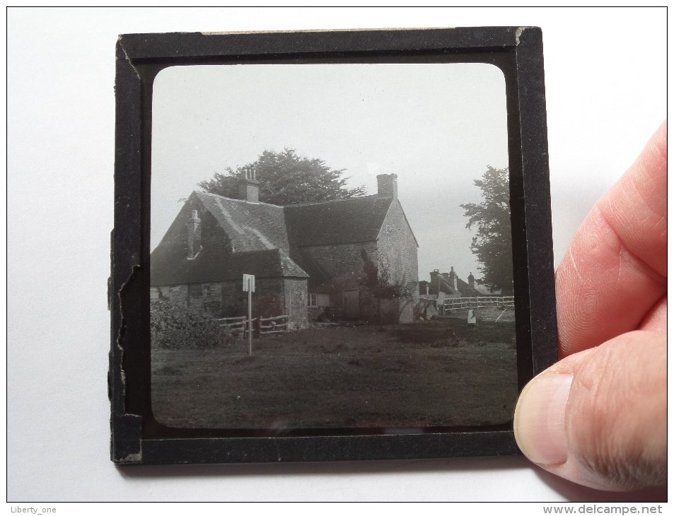 U.K. Burlesdon : Plaat +/- 8 X 8 Cm. ( Zie Foto Voor Details ) ! - Plaques De Verre