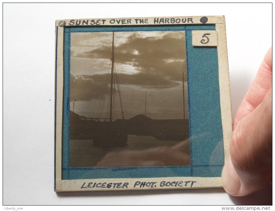 Sunset Over The Harbour ( U.K. Leicester / Phot. Soc. ) : Plaat +/- 8 X 8 Cm. ( Zie Foto Voor Details ) ! - Plaques De Verre