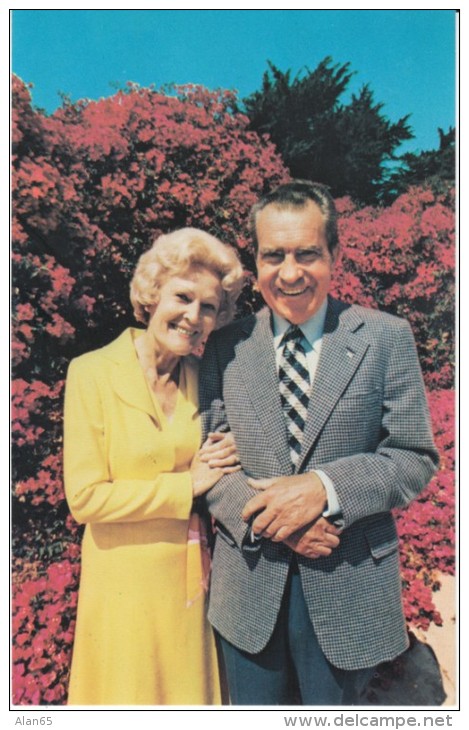 US President Richard Nixon Retirement Portrait With Wife Patricia San Clemente CA Estate, C1970s Vintage Postcard - Präsidenten