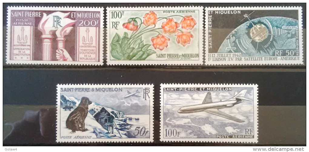 12473# SAINT PIERRE ET MIQUELON LOT POSTE AERIENNE ** & * CHIEN SATELLITE FLEUR Cote 117 € - Unused Stamps