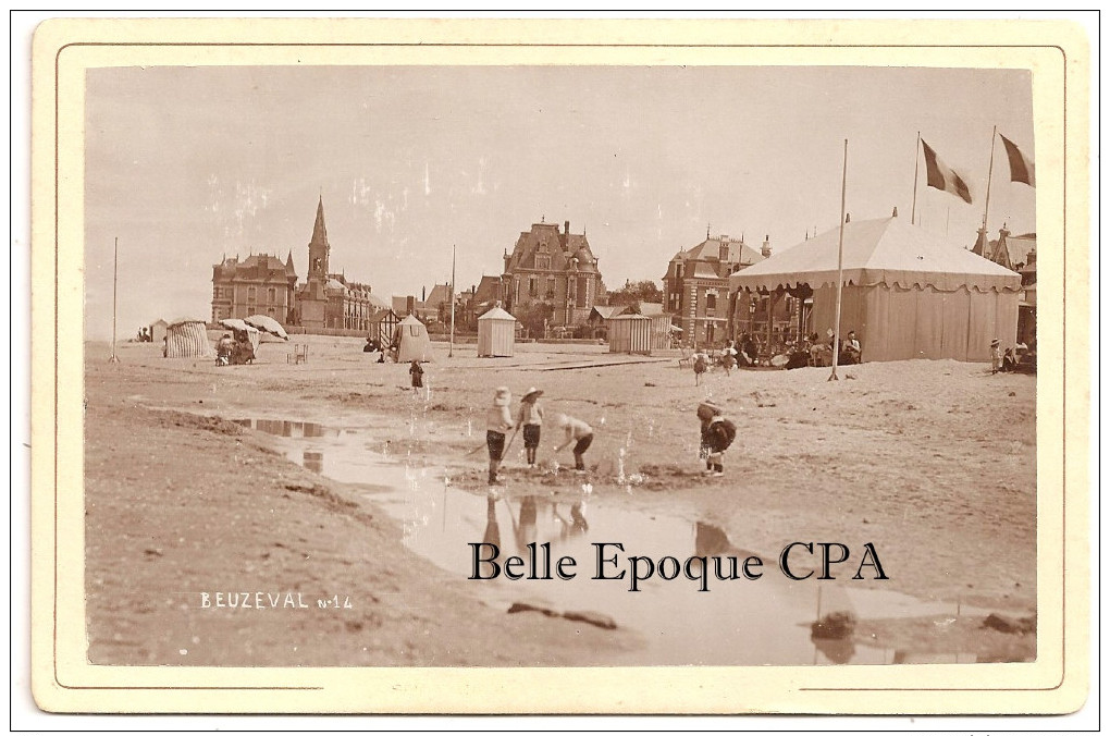14 - Houlgate - BEUZEVAL - Photographie De La Plage ++++ Jules BRÉCHET, 5, Rue De Lisieux, CAEN - Spécialité De Groupes - Anciennes (Av. 1900)