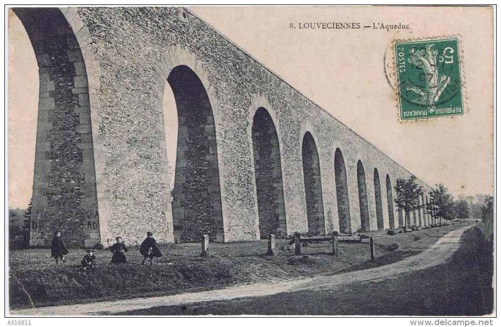 Cpa   LOUVECIENNES  L Aqueduc - Louveciennes