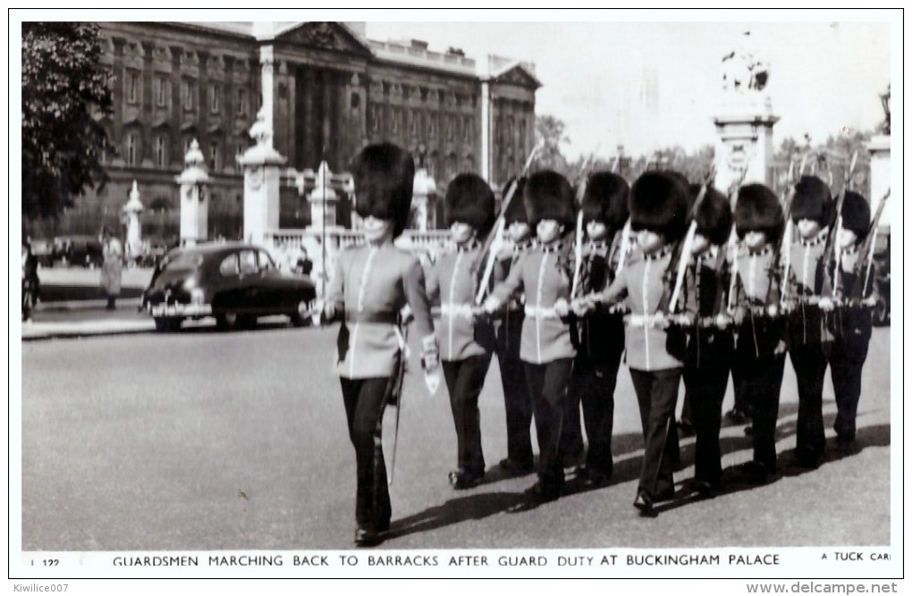 Guardsmen Marching Back To Barracks After Guard , Guards , - Buckingham Palace