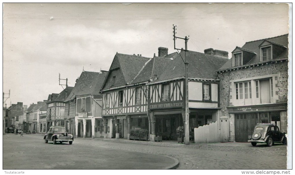 CPSM 35 LA GUERCHE DE BRETAGNE LES VIEUX PORCHES Vieilles Voitures - La Guerche-de-Bretagne