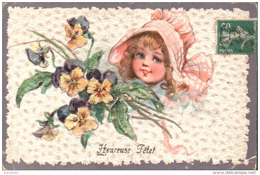 HEUREUSE FETE CARTE GAUFFREE FILLETTE AU CHAPEAU ROSE ET DES FLEURS - Autres & Non Classés