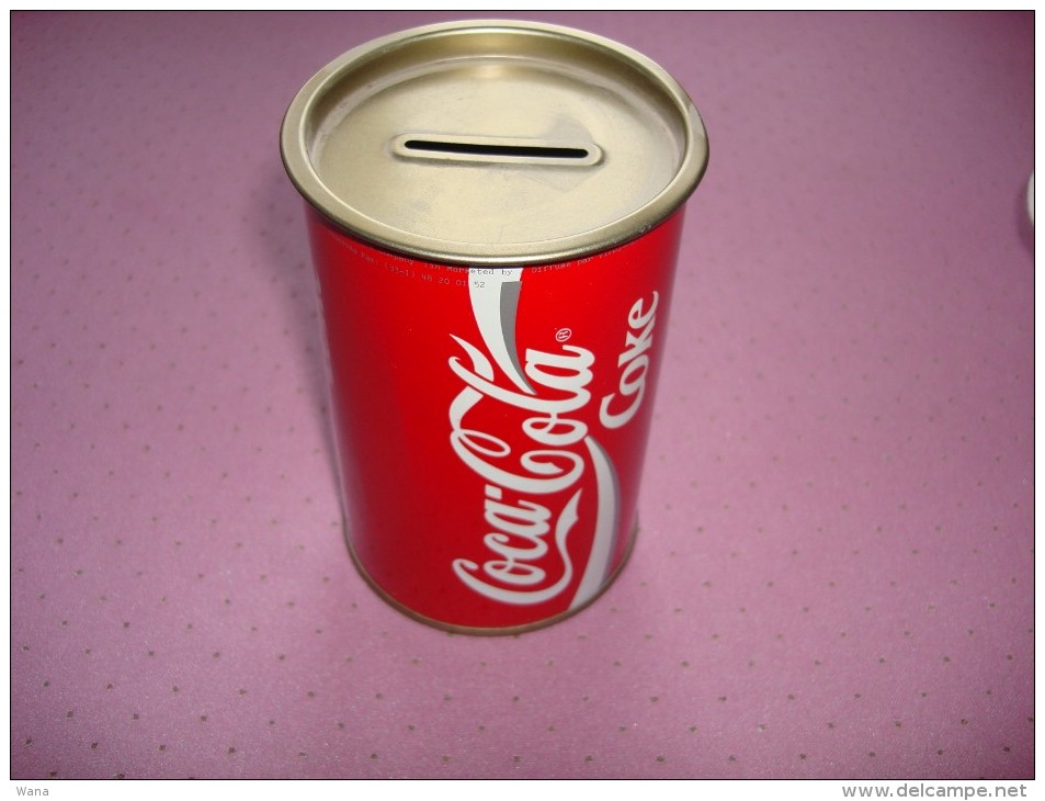 Tirelire Coca-Cola Entièrement Fermée 33 Cl - Autres & Non Classés