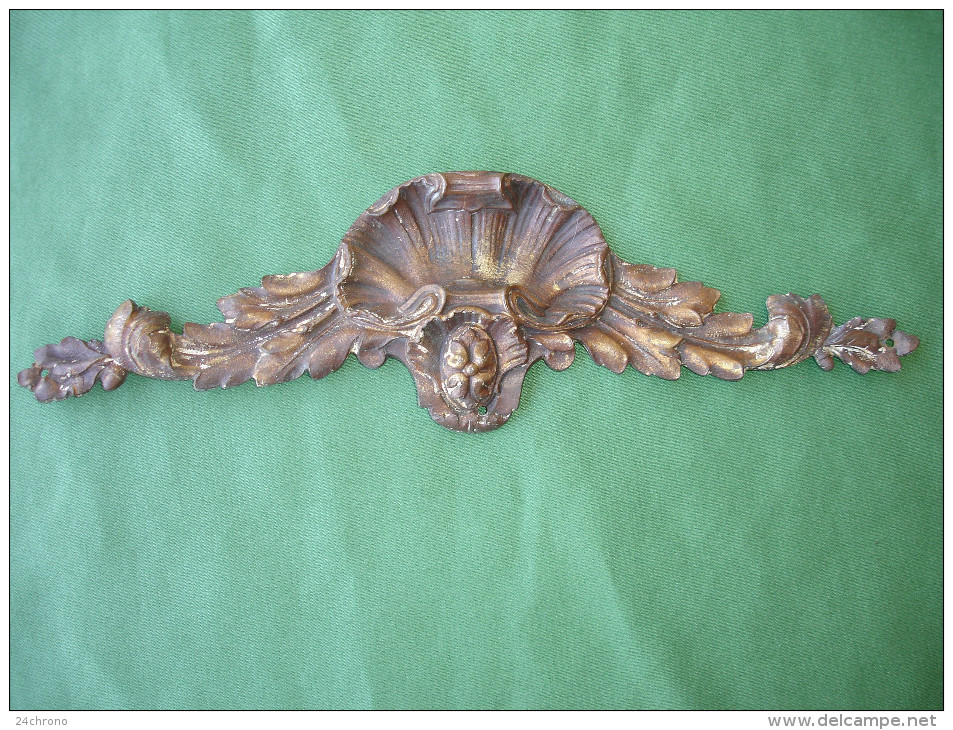 Ancien Bronze Decoratif D´ Ameublement: Fronton De Meuble En Bronze Dore, Decor De Feuilles D' Acanthe (14-2716) - Altri & Non Classificati