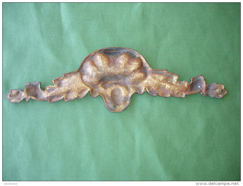Ancien Bronze Decoratif D´ Ameublement: Fronton De Meuble En Bronze Dore, Decor De Feuilles D' Acanthe (14-2716) - Altri & Non Classificati