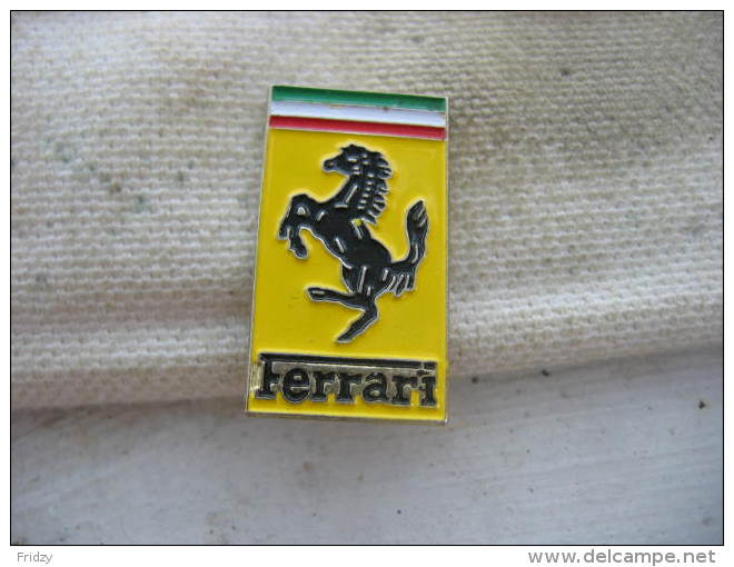 Pin´s Embleme Rectangulaire Des Automobiles FERRARI - Ferrari