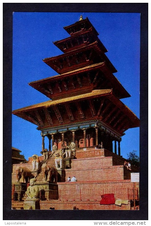 Nepal. Bhaktapur. *Nyatapola Temple...* Nueva. - Nepal