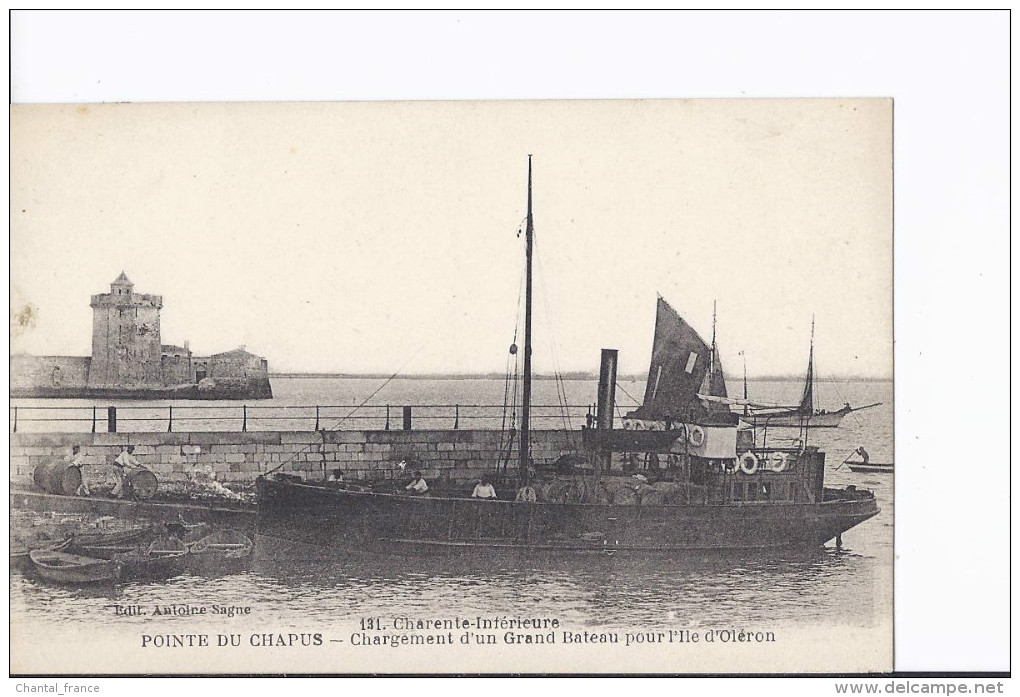 Pointe Du Chapus. Chargement D'un Grand Bateau Pour L'ile D'Oléron. Animation - Autres & Non Classés