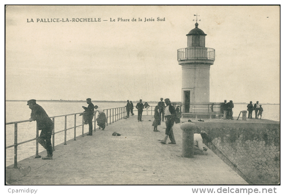 17/LA PALLICE-LA-ROCHELLE, Le Phare De La Jetée Sud (avec Personnages!) - La Rochelle