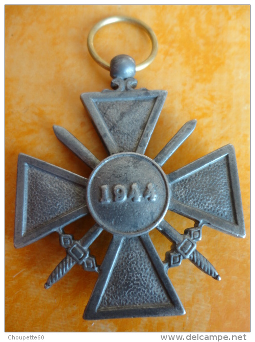 Croix De Guerre Etat Français 1944 Repro - France