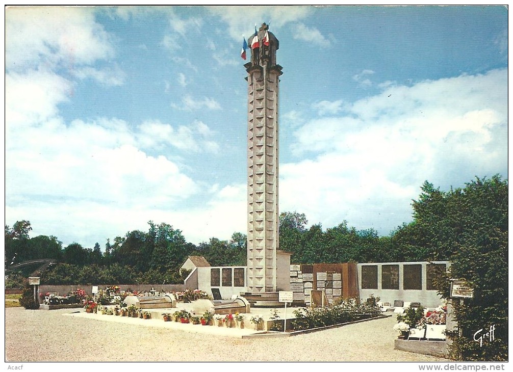 Cimetière D'Oradour-sur-Glane (87) - - Monuments