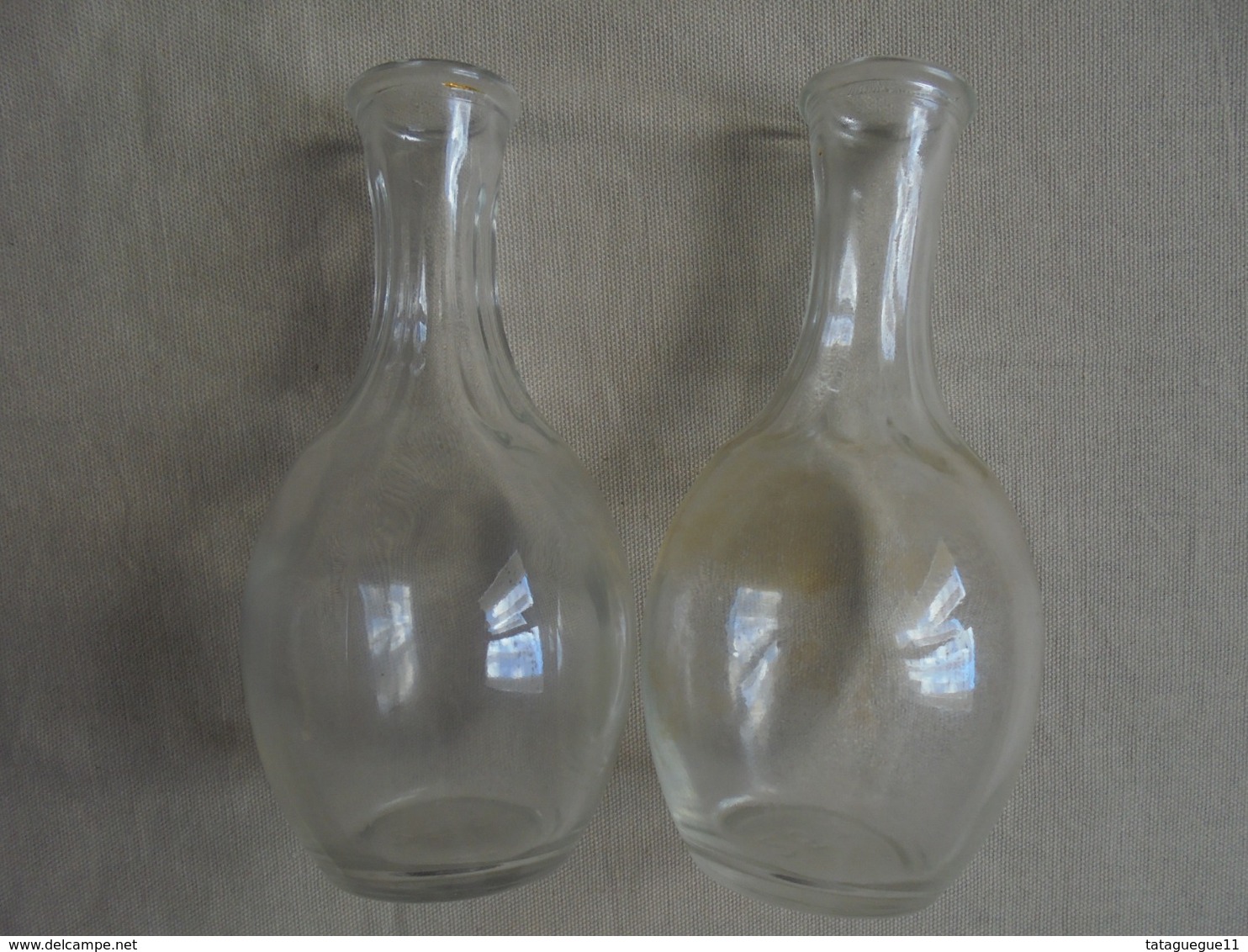 Ancien - Petit Lot De 2 Anciens Petits Flacons à Vin En Verre 25 Cl - Carafes