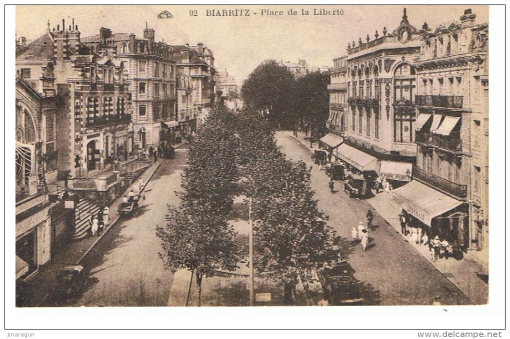 BIARRITZ - Place De La Liberté - CAP 92 - Circulé - Biarritz