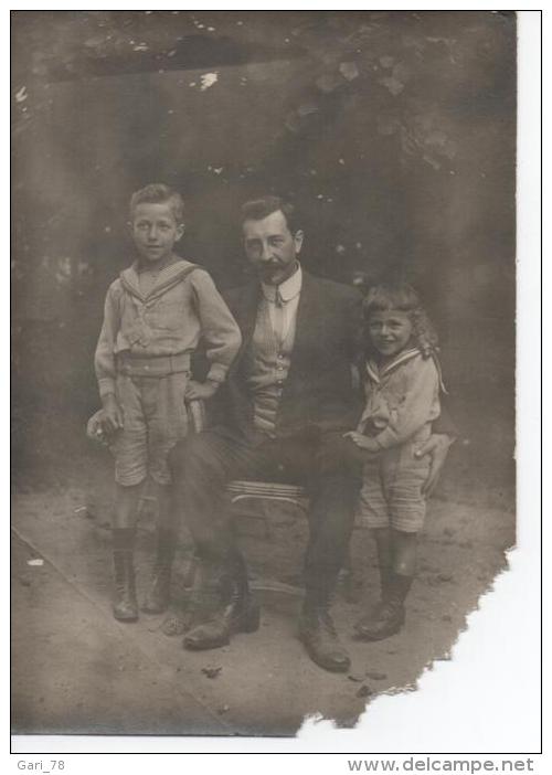 Photo D'un Père Et Ses 2 Enfants - Anonymous Persons