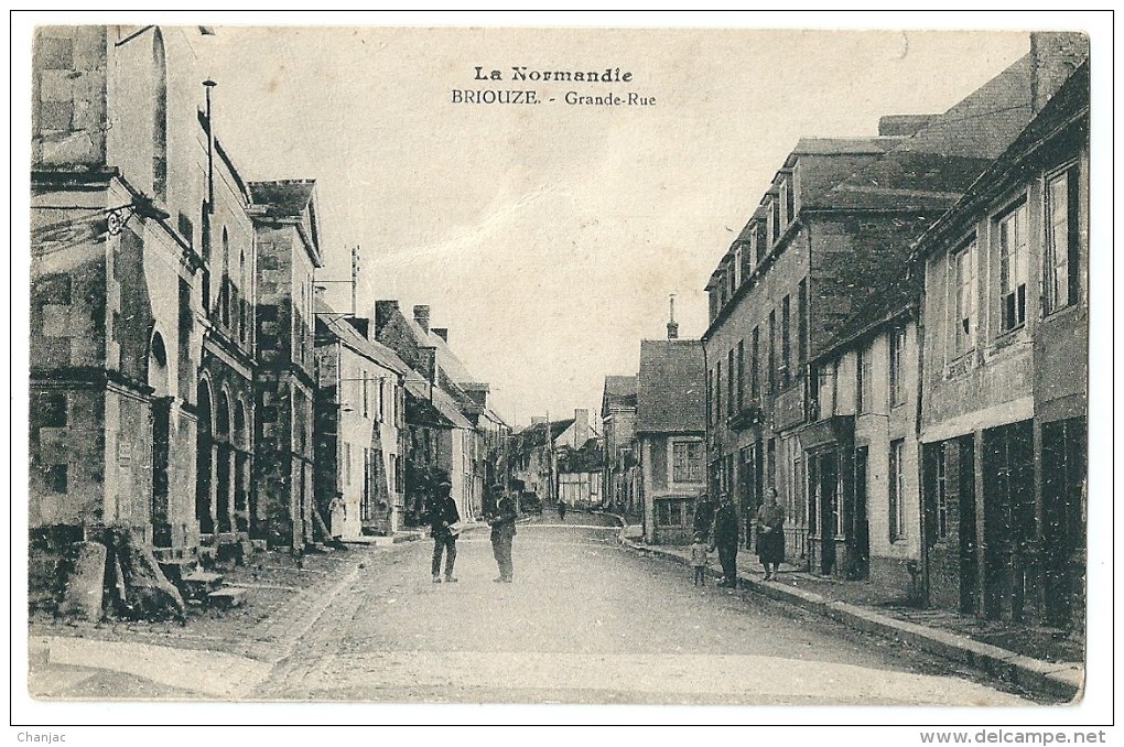 Cpa: 61 LA NORMANDIE. BRIOUZE (ar. Argentan) Grande Rue (animée) 1939 - Briouze