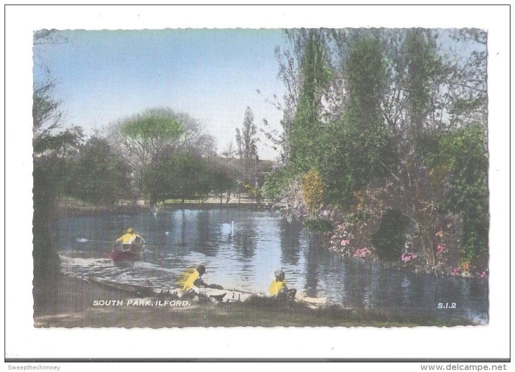 South Park ILFORD People In Boats Rowing Unused POSTCARD Nr BARKING ROMFORD WOODFORD Essex - Altri & Non Classificati