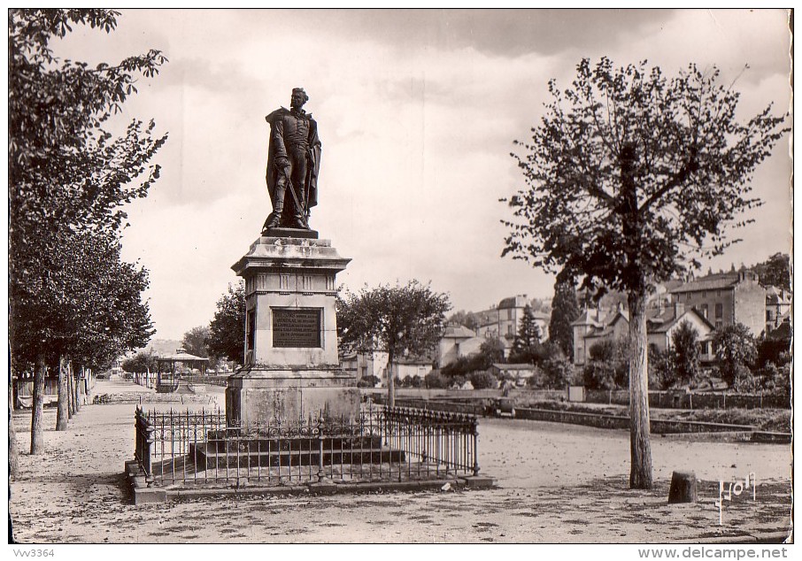 AURILLAC: Statue Du Général DELZON - Aurillac