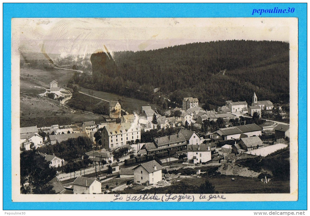 LA BASTIDE (Lozère) LA GARE ET SES CHALETS. - Stazioni Con Treni