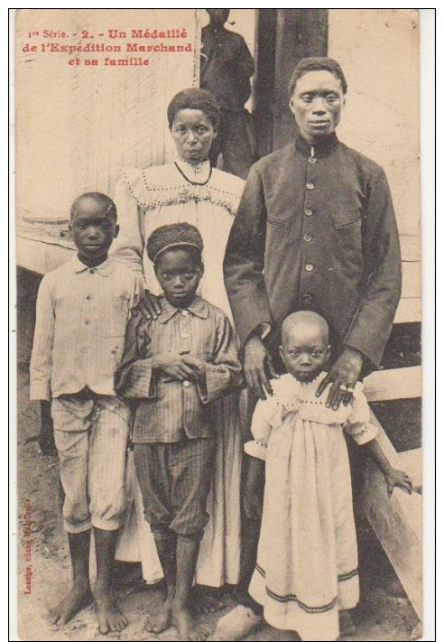 CPA GABON Un Médaillé De L'Expédition MARCHAND Et Sa Famille Texte De Loango 1910 - Gabon