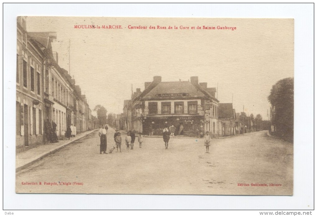 Moulins-la-Marche. Carrefour Des Rues De La Gare Et ... - Moulins La Marche