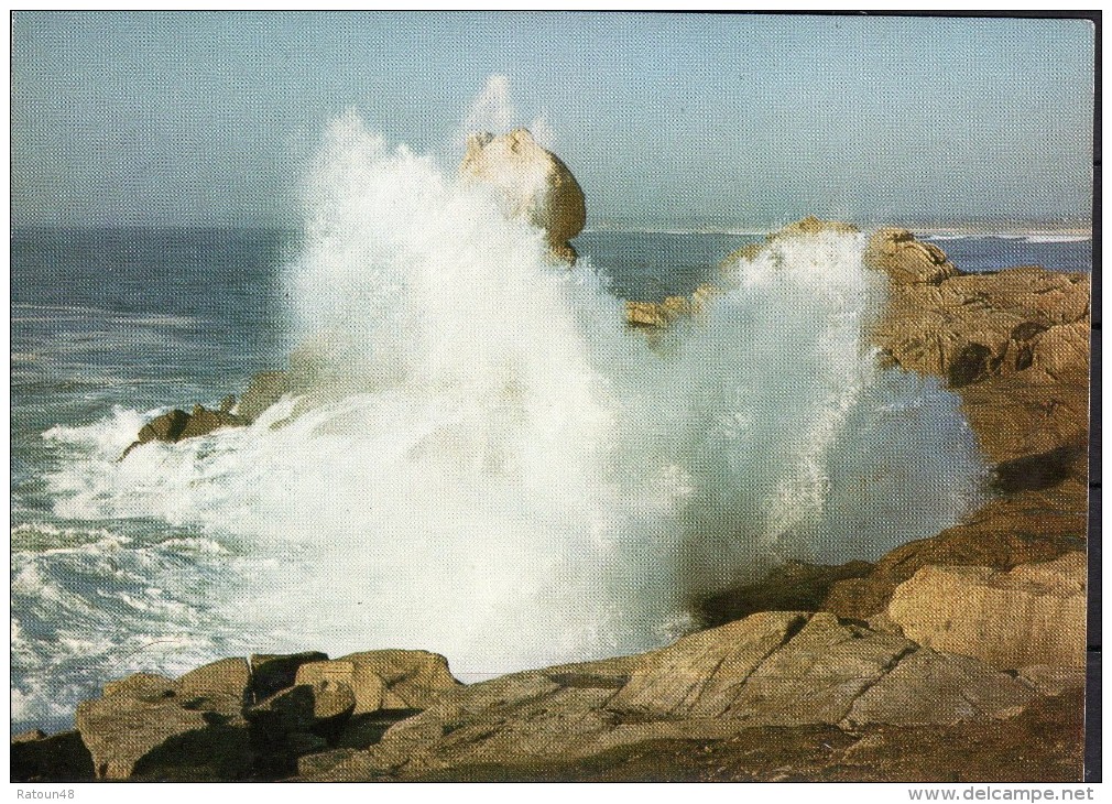 Bretagne Pittoresque  -tempête Sur La Côte - Bretagne