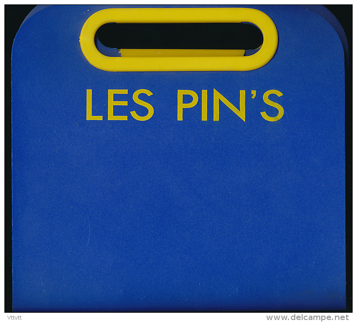 Classeur A Pin's, 3 Intercalaires (84 Pin's), Plastique Dur, Excellent état (22 Cm Sur 23 Cm) - Zubehör