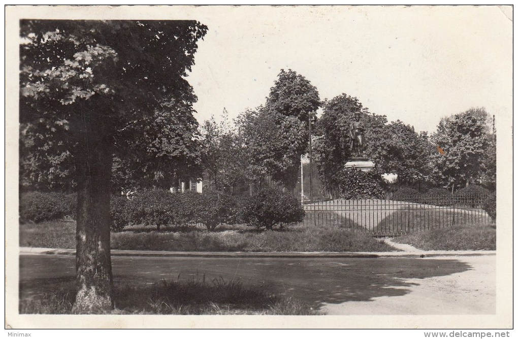 Maisons-laffitte - Place Napoléon - 1952 - Maisons-Laffitte