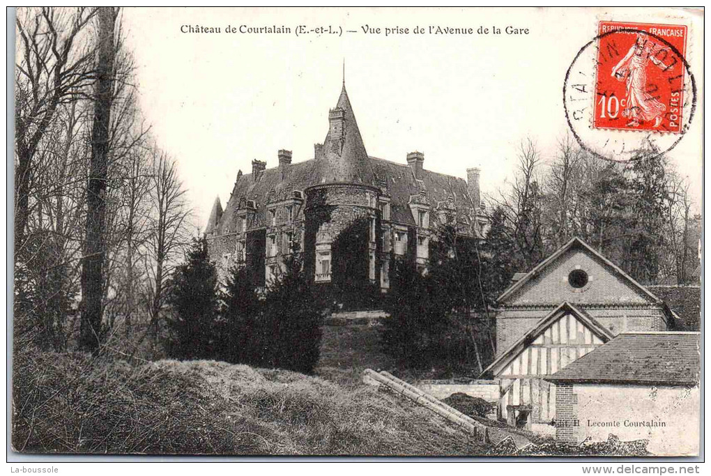 28 COURTALAIN - Le Château Depuis L'avenue De La Gare - Courtalain