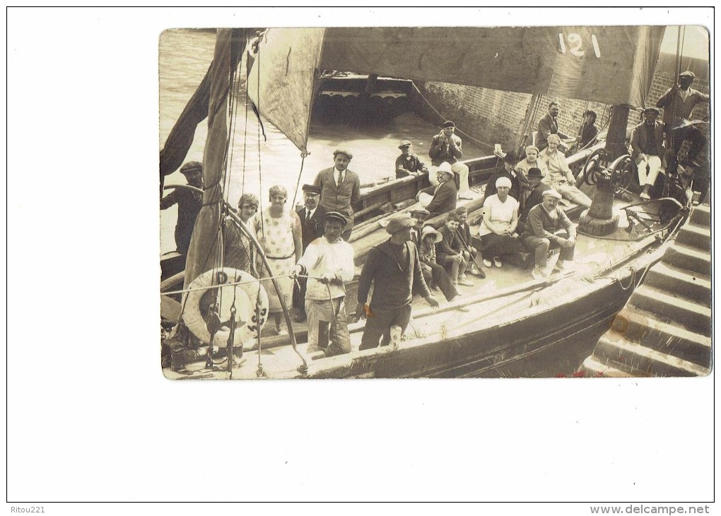 Carte Photo - Intérieur De Bateau - Animation Femmes Hommes Et Enfants - Bouée DJ 734 - VOILE - Other & Unclassified