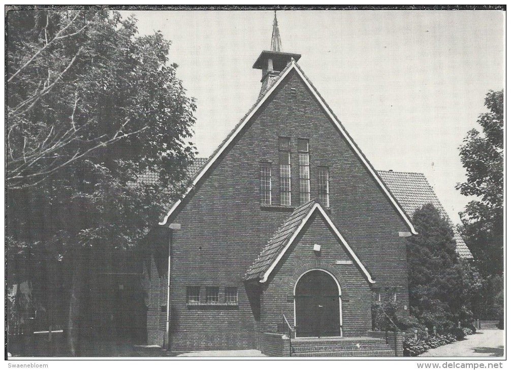 NL.- Ansichtkaart - Nunspeet. Christelijk Gereformeerde Dorps Kerk. 2 Scans - Nunspeet