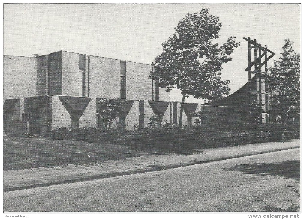 NL.- Ansichtkaart - Nunspeet. Christelijk Gereformeerde Oenenburgkerk. Kerk. 2 Scans - Nunspeet