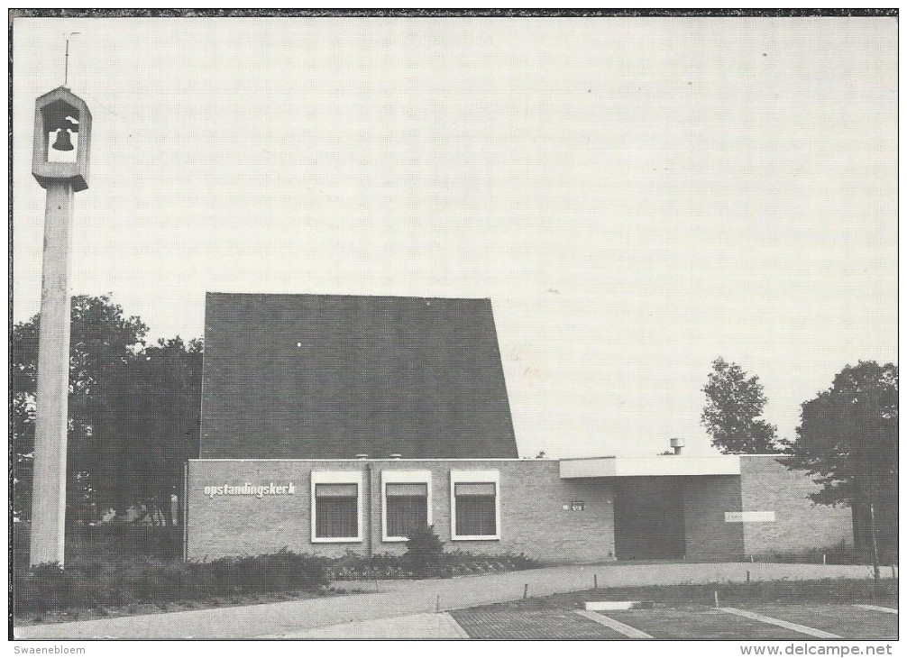 NL.- Nunspeet. Hervormde Opstandingskerk. Kerk. 2 Scans - Nunspeet