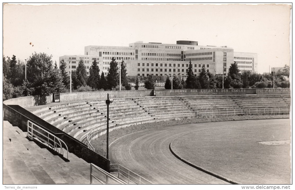 Dijon : Hôpital Du Bocage Vu Depuis Le Parc Des Sports (Editions De L'Est, E. Protet, Dôle, N°2190bis) - Dijon